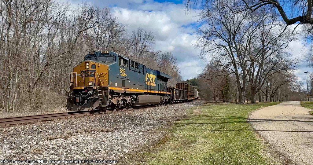 CSX 882 is the only power on this train.